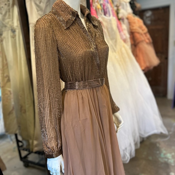 Victoria Royal Ltd. Vintage Gown - Picture 2 of 11